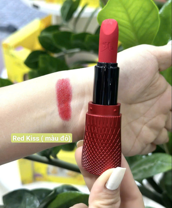 trên tay son dưỡng hương thị redkiss 1